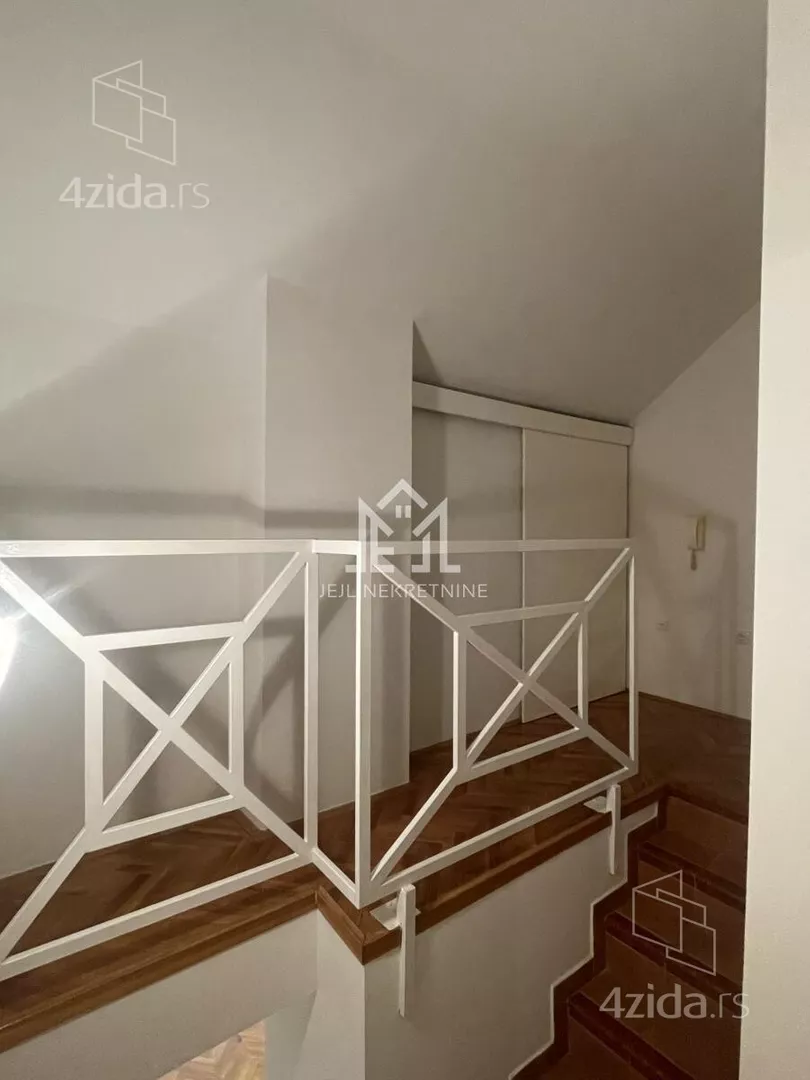 Šestosoban stan | 4zida