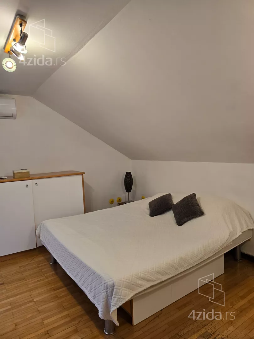 Šestosoban stan | 4zida