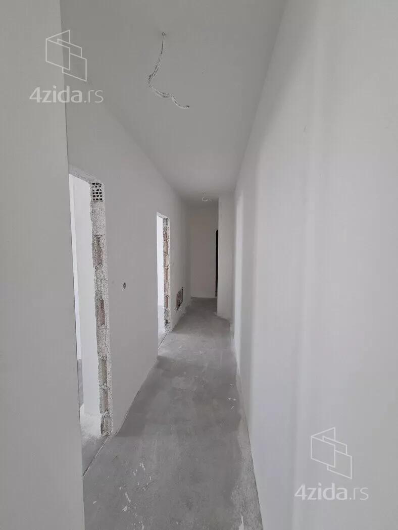 Četvoroiposoban stan | 4zida