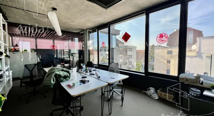 Poslovna zgrada | 4zida