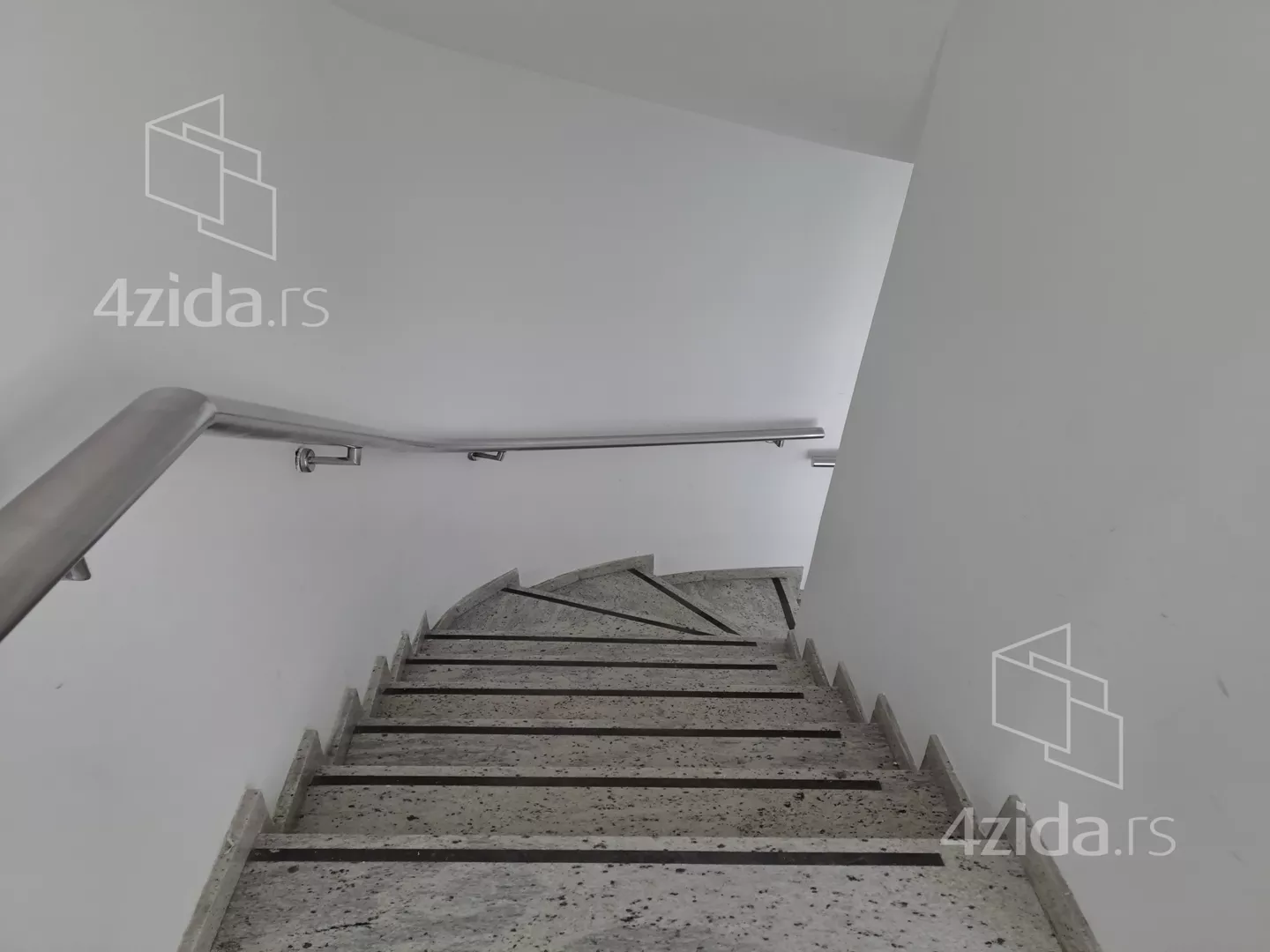 Poslovna zgrada | 4zida