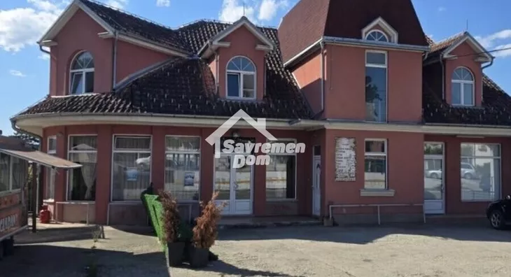 Poslovna zgrada | 4zida