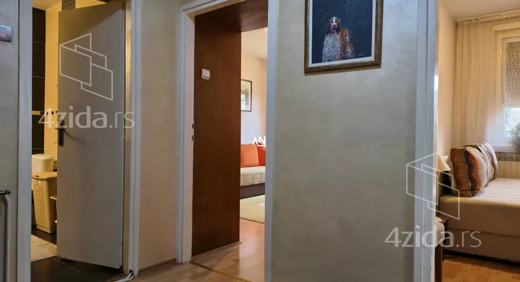 Šestosoban stan | 4zida