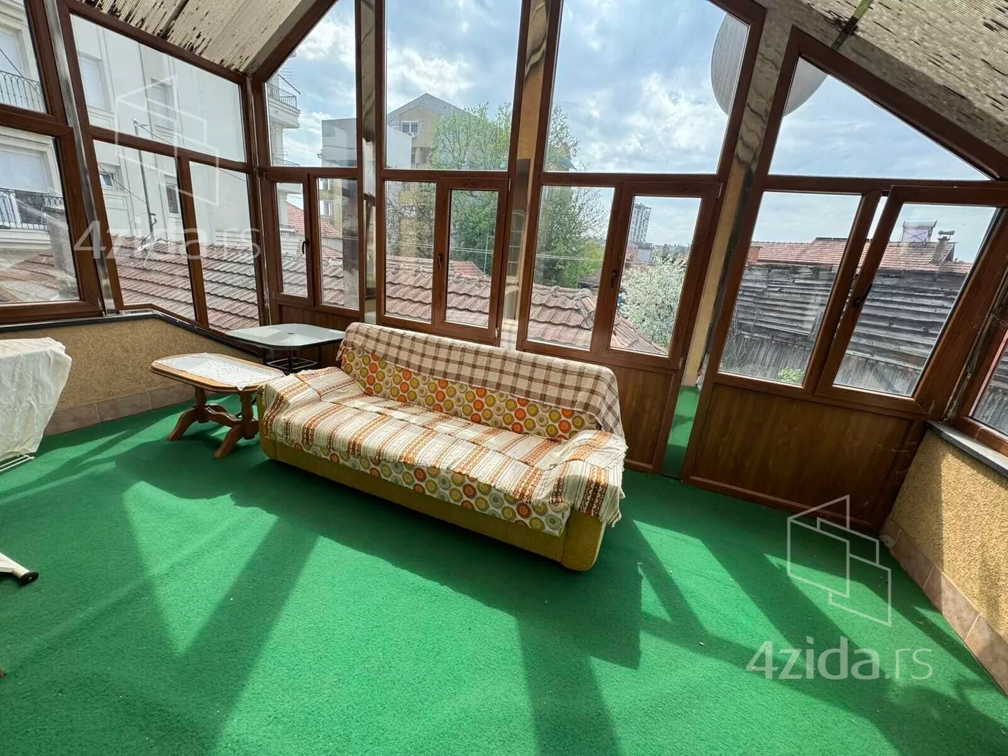 Troiposoban stan | 4zida