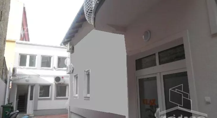 Lokal | 4zida