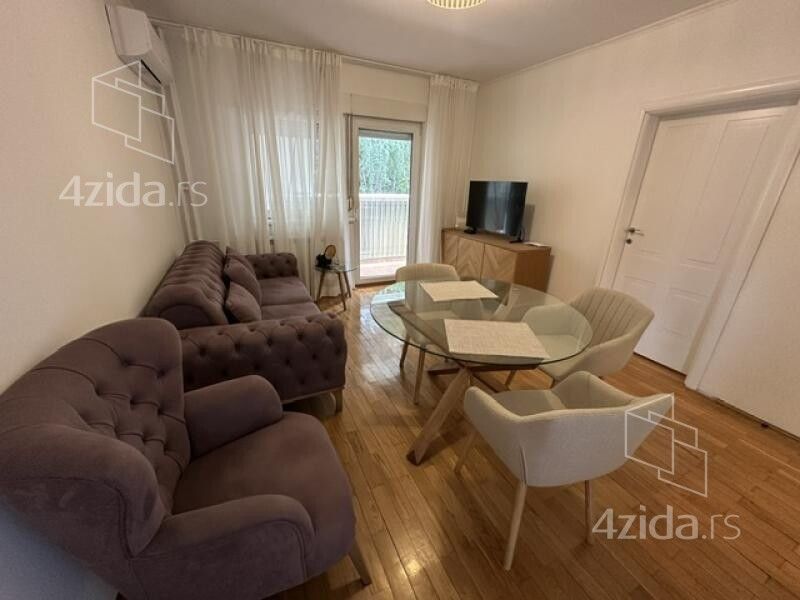 Apartament me 1 dhoma, 63 m²