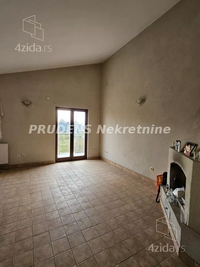 Poslovna zgrada | 4zida