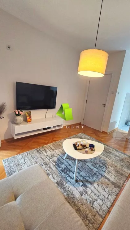 Jesenjinova | 4zida.rs