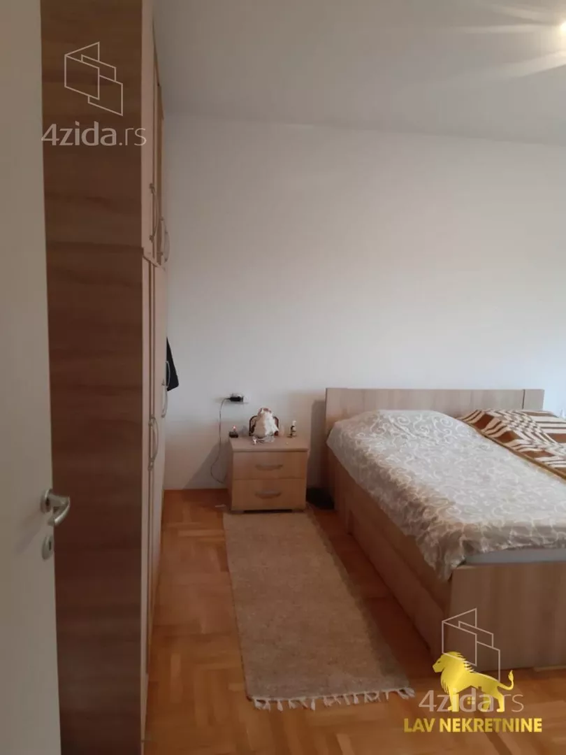 Četvoroiposoban stan | 4zida