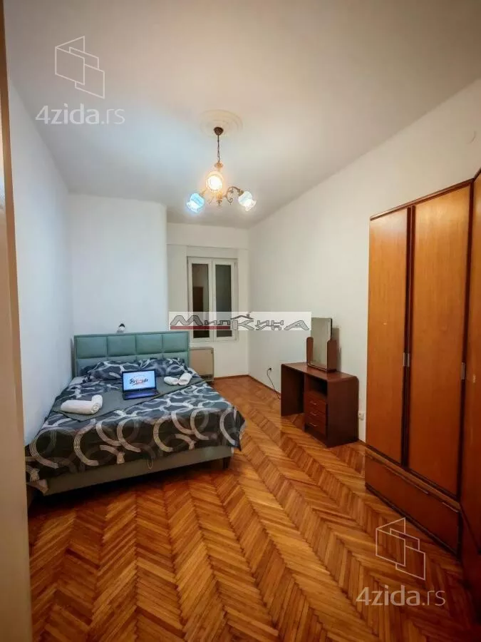 Četvoroiposoban stan | 4zida
