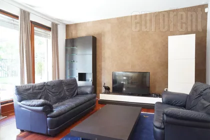 DEDINJE BELI DVOR | 4zida.rs