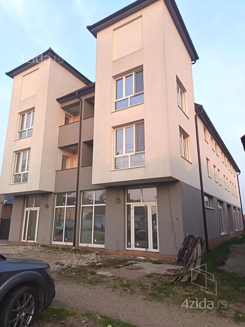 Poslovna zgrada | 4zida