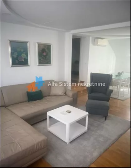 Vukov Spomenik | 4zida.rs