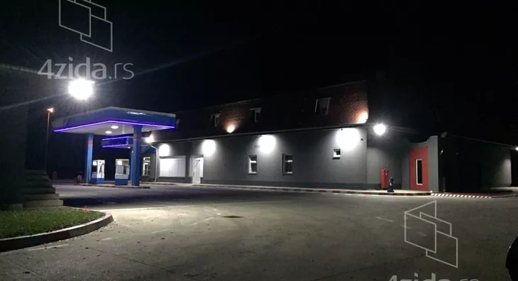 Poslovna zgrada | 4zida