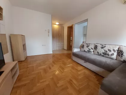 Antona Aškerca 42 | 4zida.rs