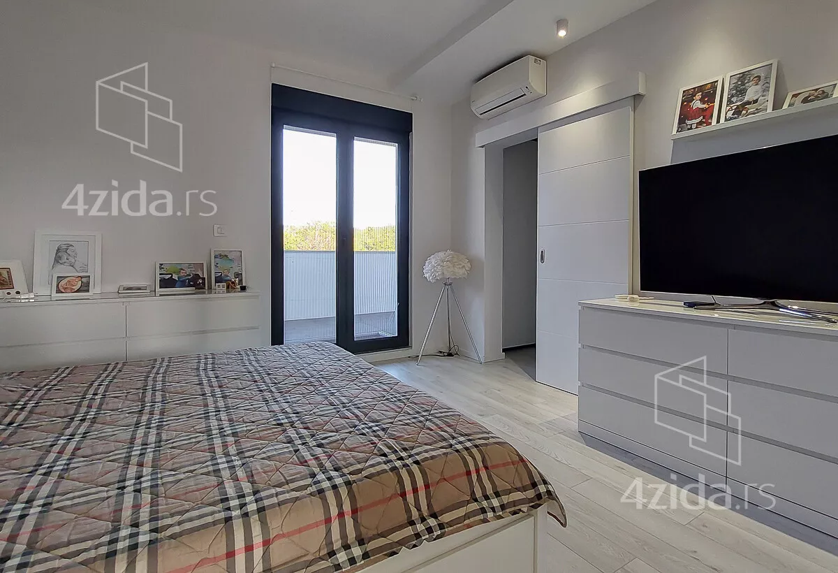 Šestosoban stan | 4zida