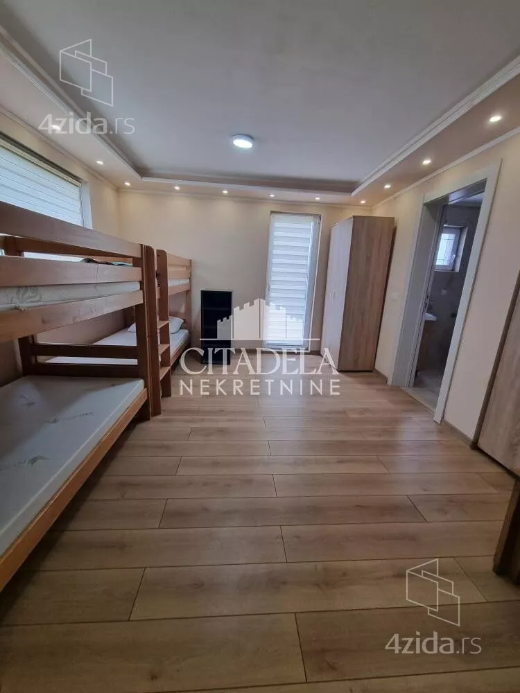 Petosoban stan | 4zida