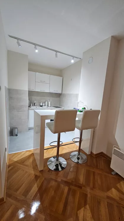 Jesenjinova | 4zida.rs