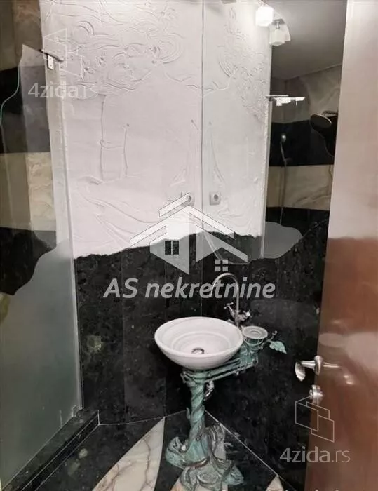 Četvoroiposoban stan | 4zida