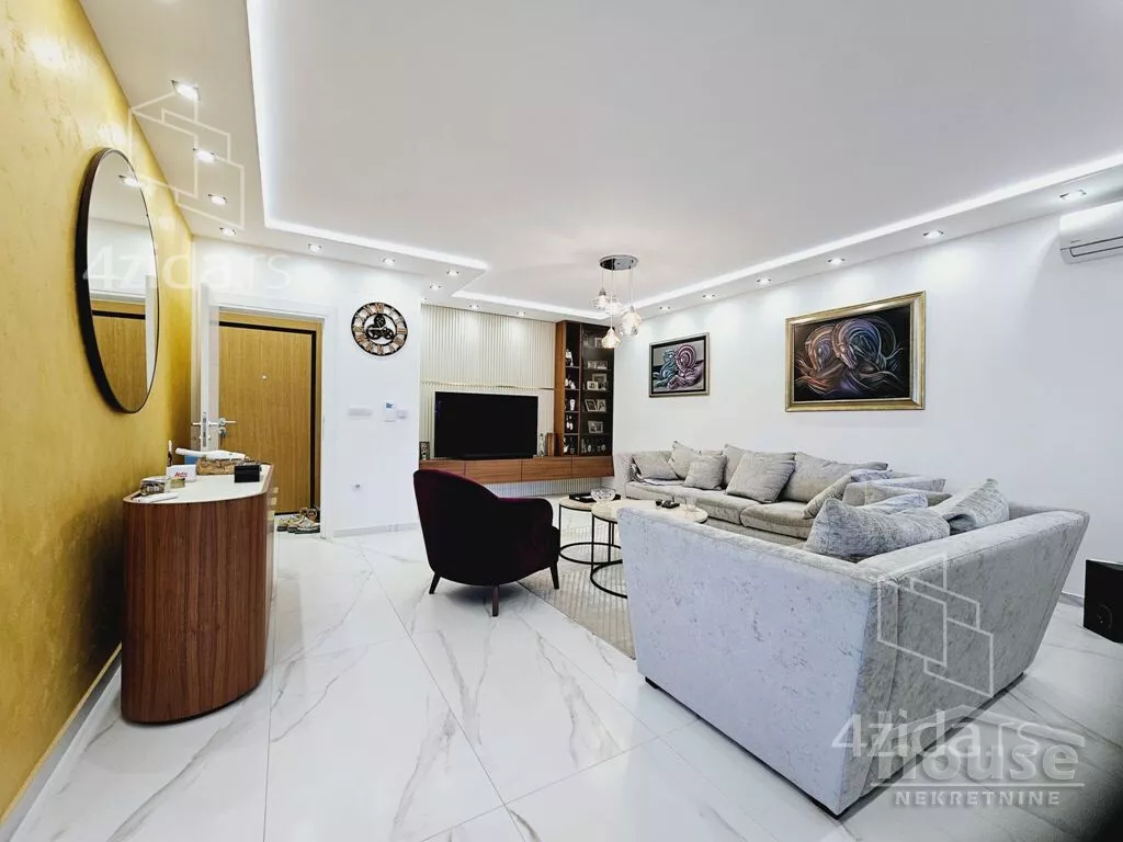 Petosoban stan | 4zida