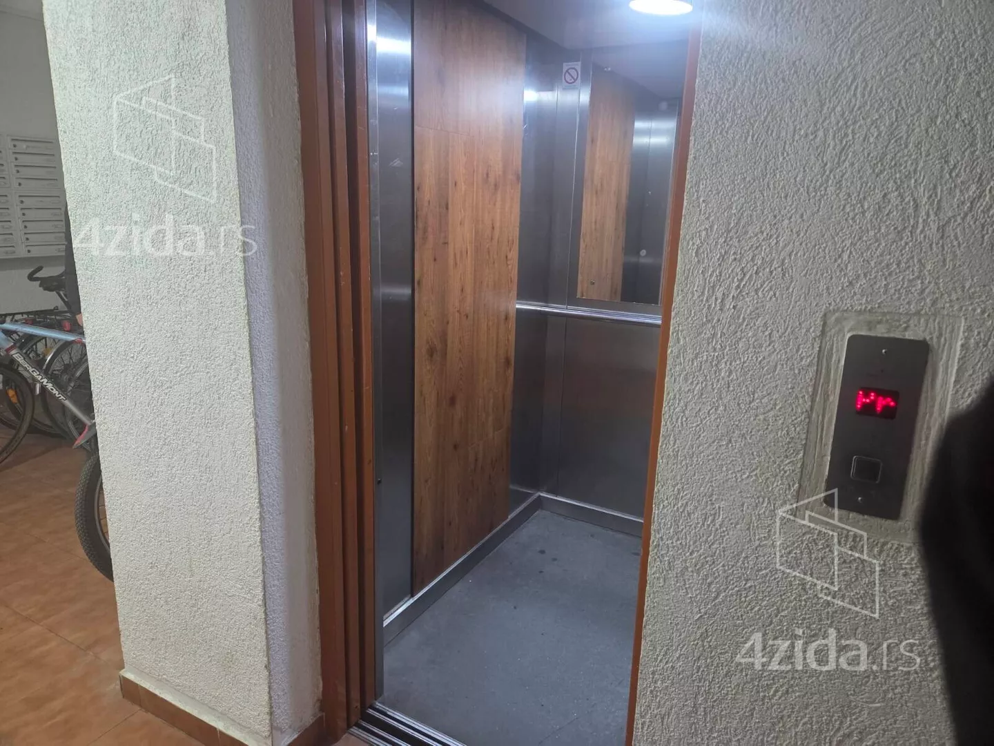 Petosoban stan | 4zida