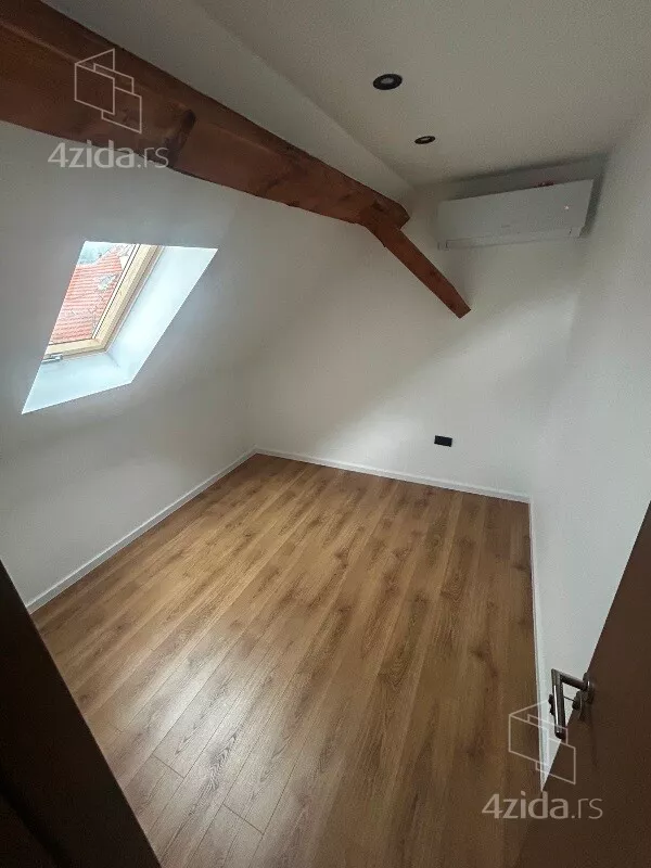 Četvoroiposoban stan | 4zida