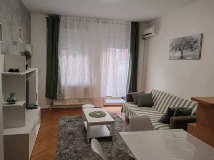 Petra Drapšina | 4zida.rs