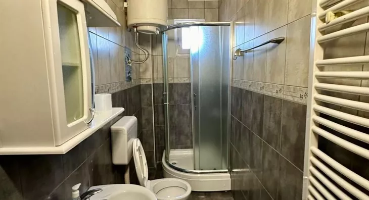 Poslovna zgrada | 4zida