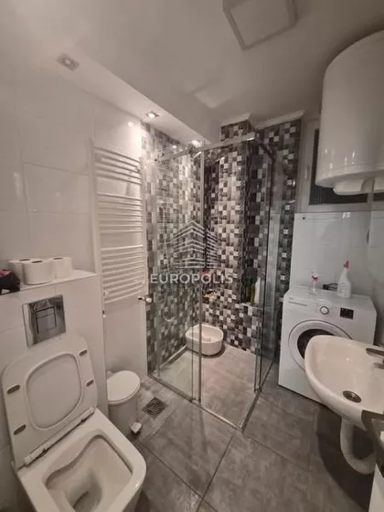 Pariske komune | 4zida.rs