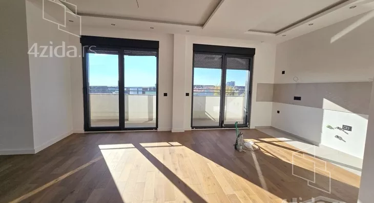 Šestosoban stan | 4zida