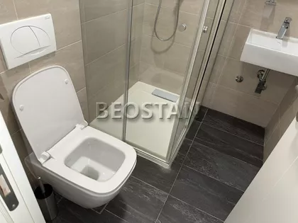 Crveni Krst Vračar | 4zida.rs