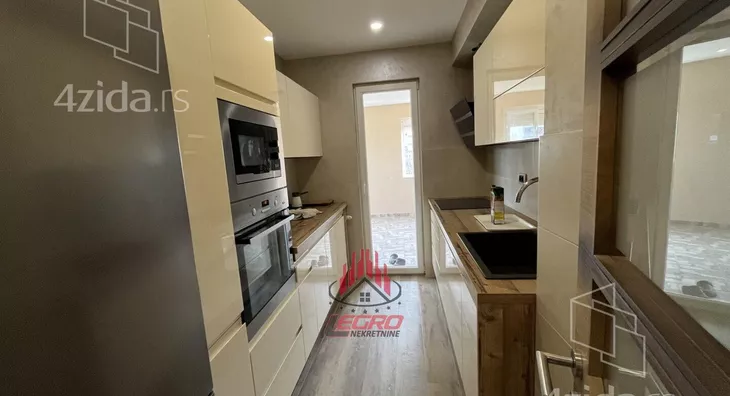 Petoiposoban stan | 4zida