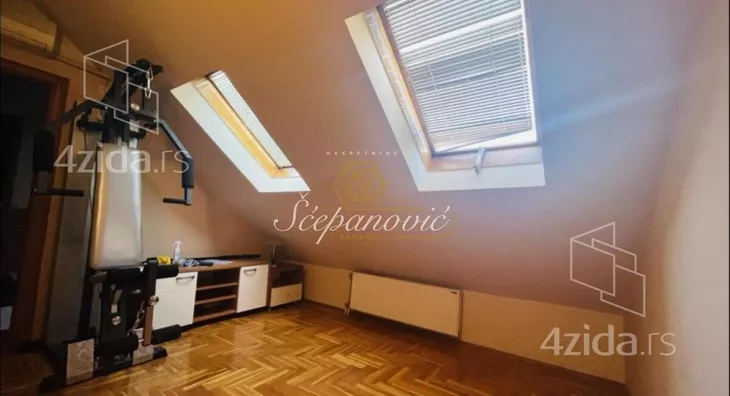 Petosoban stan | 4zida