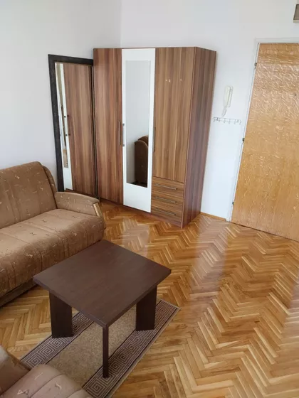 Petra Lekovića 11 | 4zida.rs