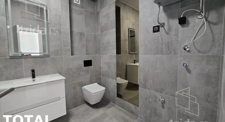 Šestosoban stan | 4zida