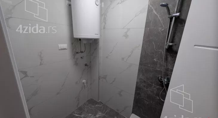 Šestosoban stan | 4zida