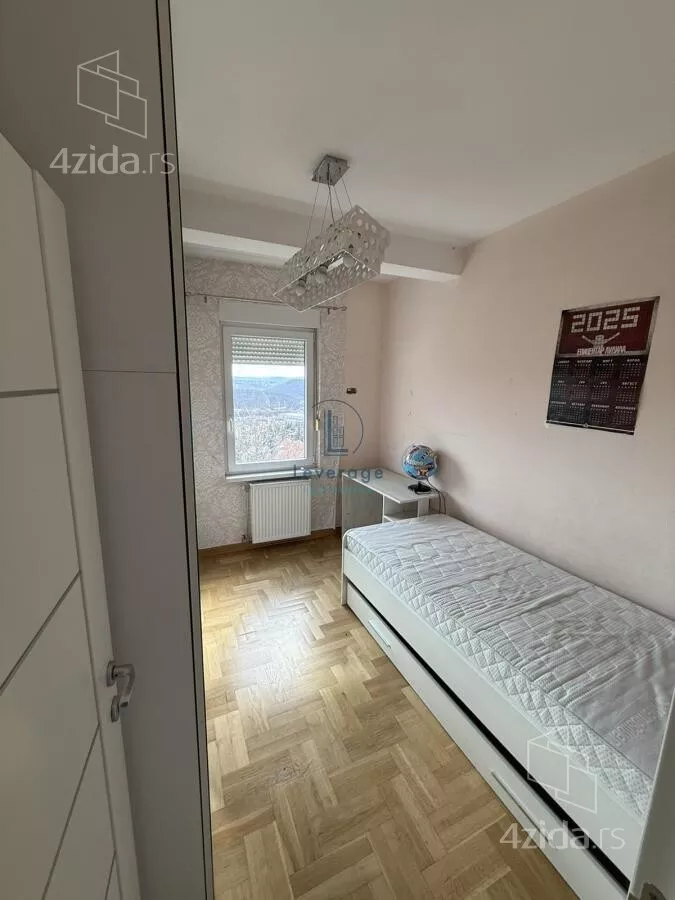 Četvoroiposoban stan | 4zida