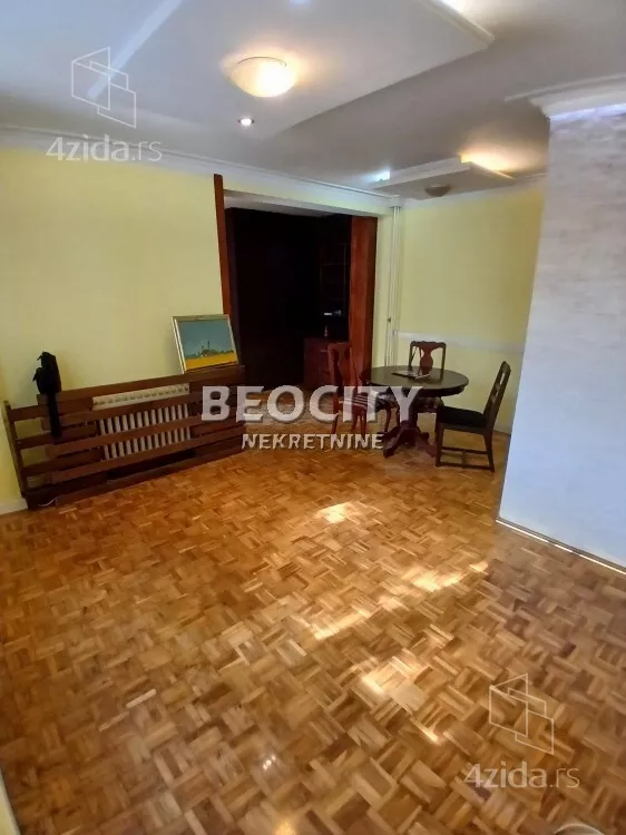 Četvoroiposoban stan | 4zida