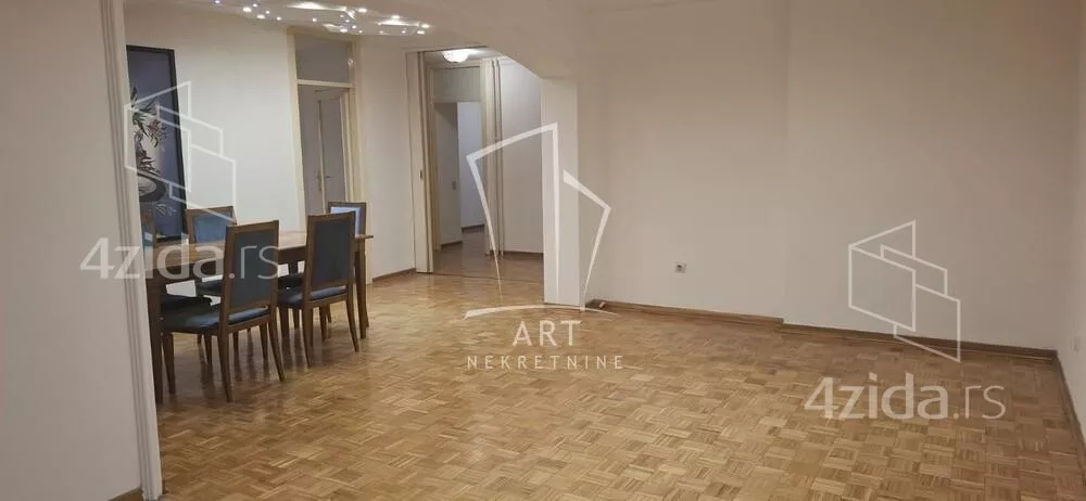 Četvoroiposoban stan | 4zida