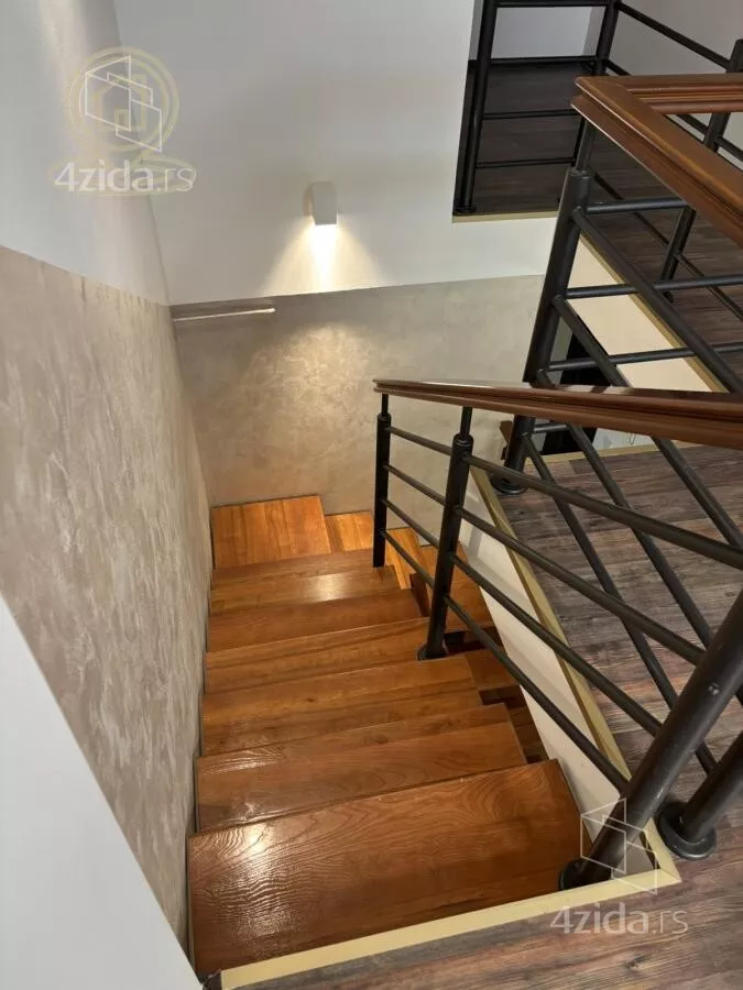 Šestosoban stan | 4zida