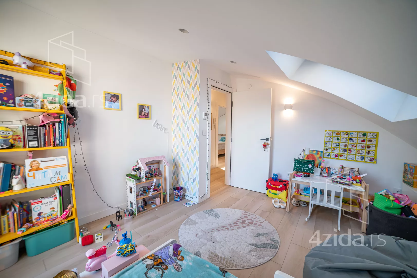 Petosoban stan | 4zida