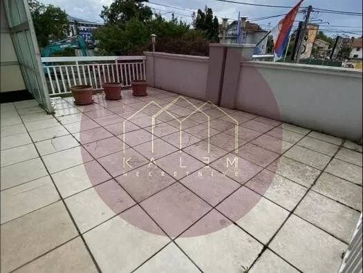 Poslovna zgrada | 4zida