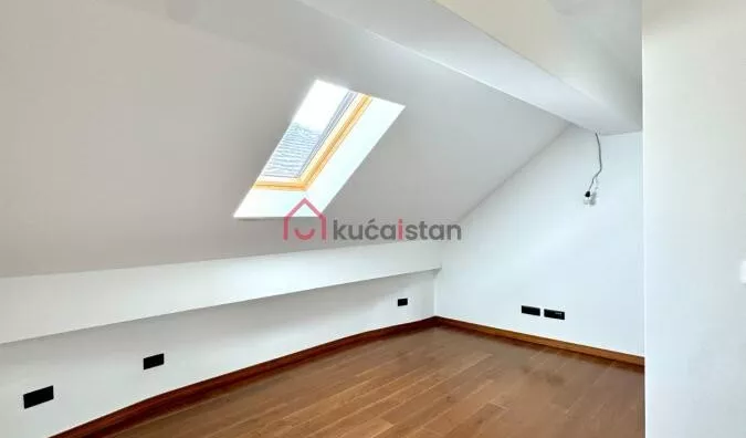 Poslovna zgrada | 4zida