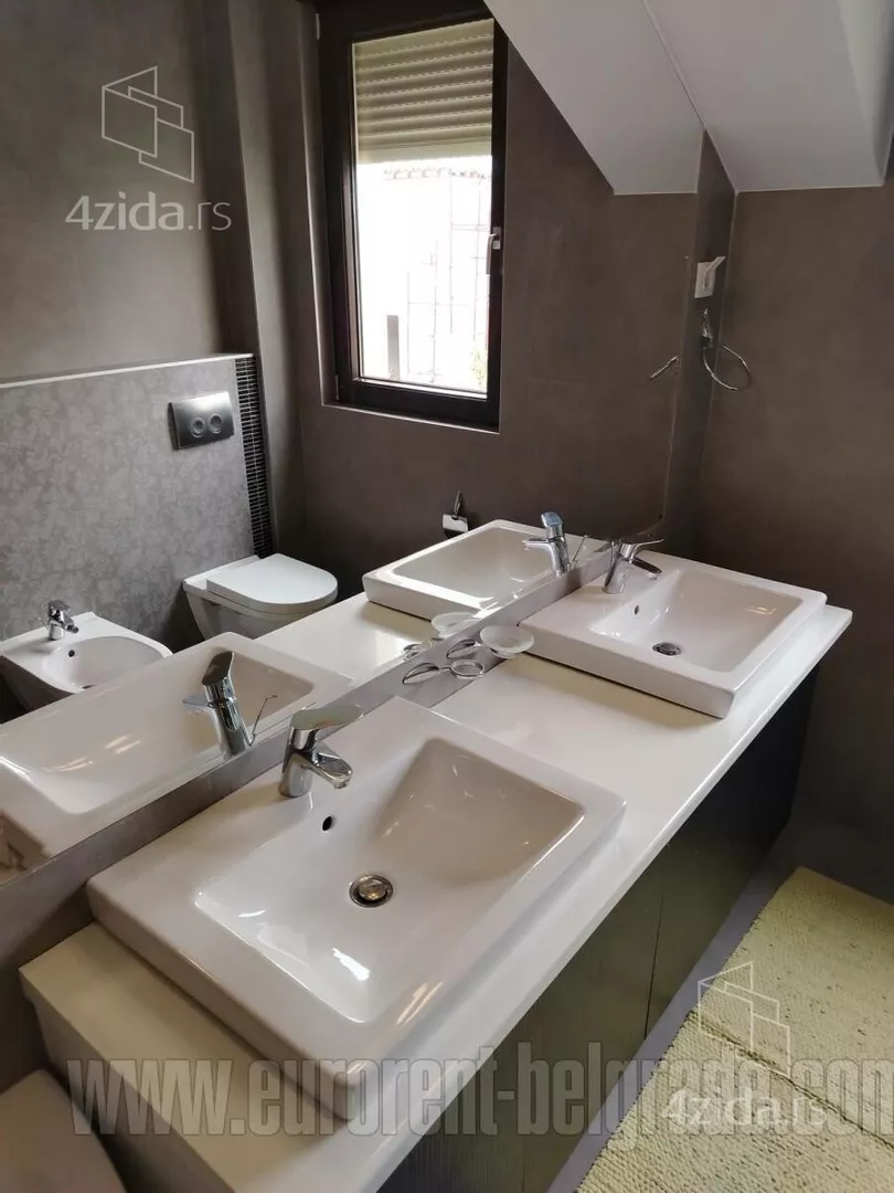 Četvoroiposoban stan | 4zida