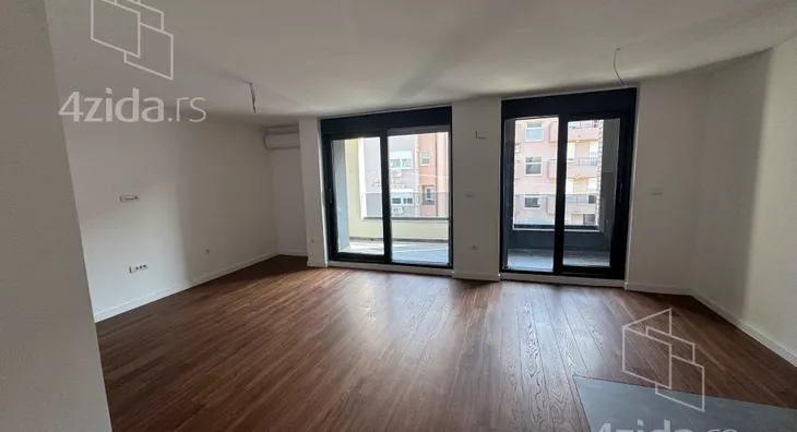 Šestosoban stan | 4zida