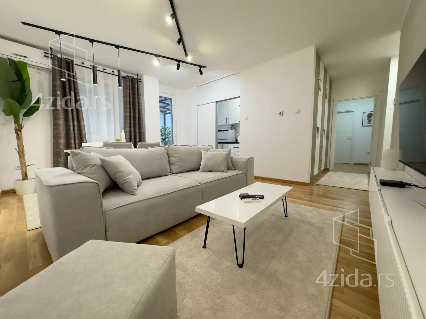 Troiposoban stan | 4zida