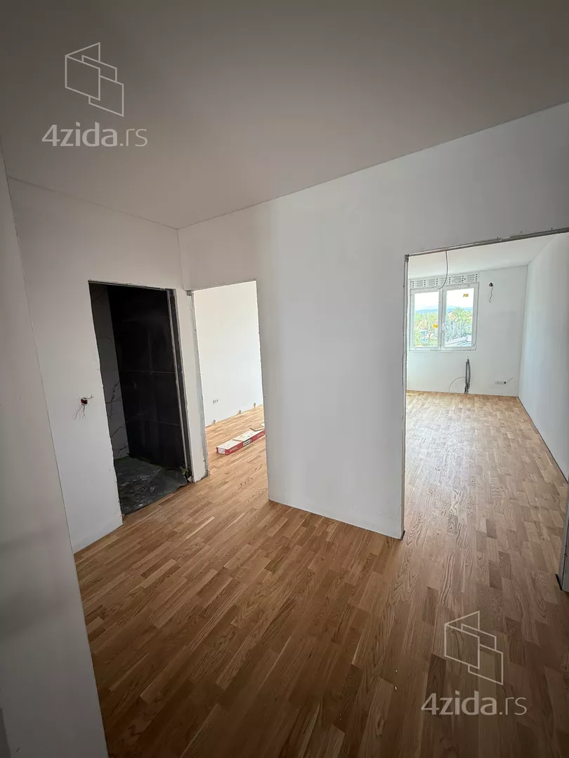 Šestosoban stan | 4zida