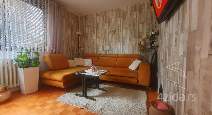 Petosoban stan | 4zida