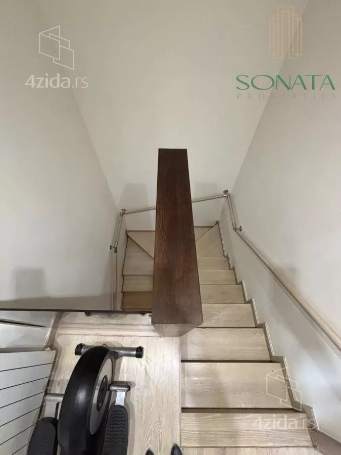 Šestosoban stan | 4zida