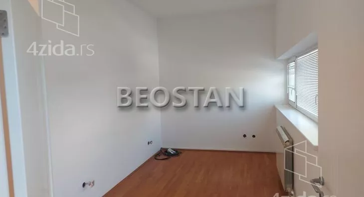 Šestosoban stan | 4zida